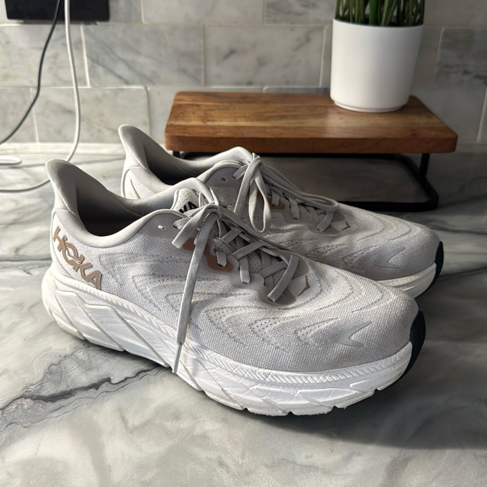 HOKA Arahi 6